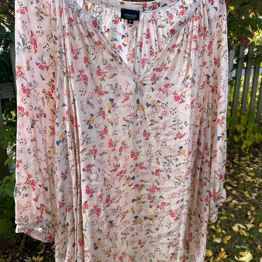 Jones New York Floral Top with Red and Blue Accents